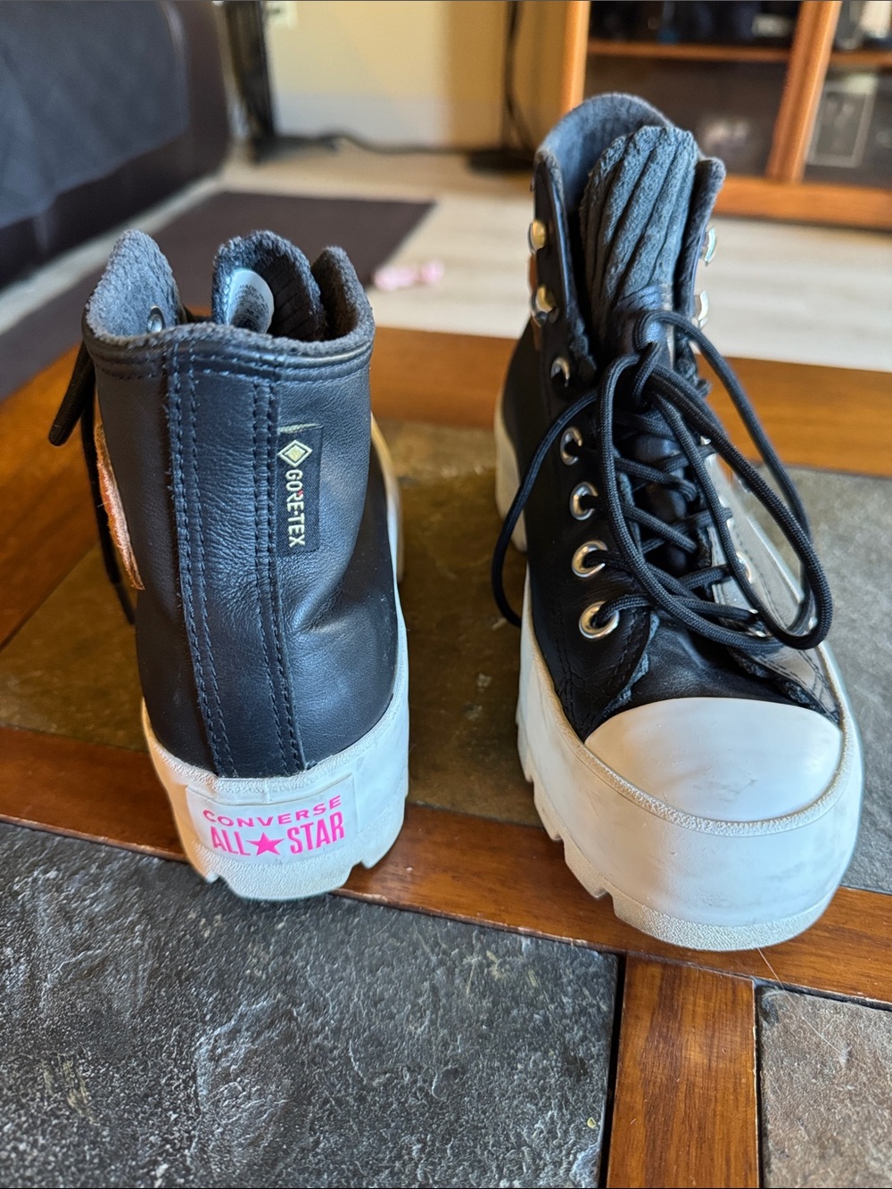 Converse Chuck Taylor All Star Lugged Winter High Top GORE-TEX Boots women 6 EUC